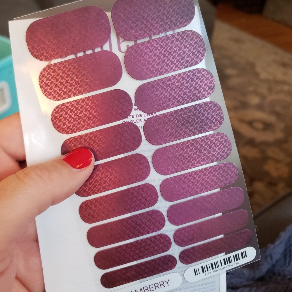 Jamberry BlackBerry Bliss Nail Wrap